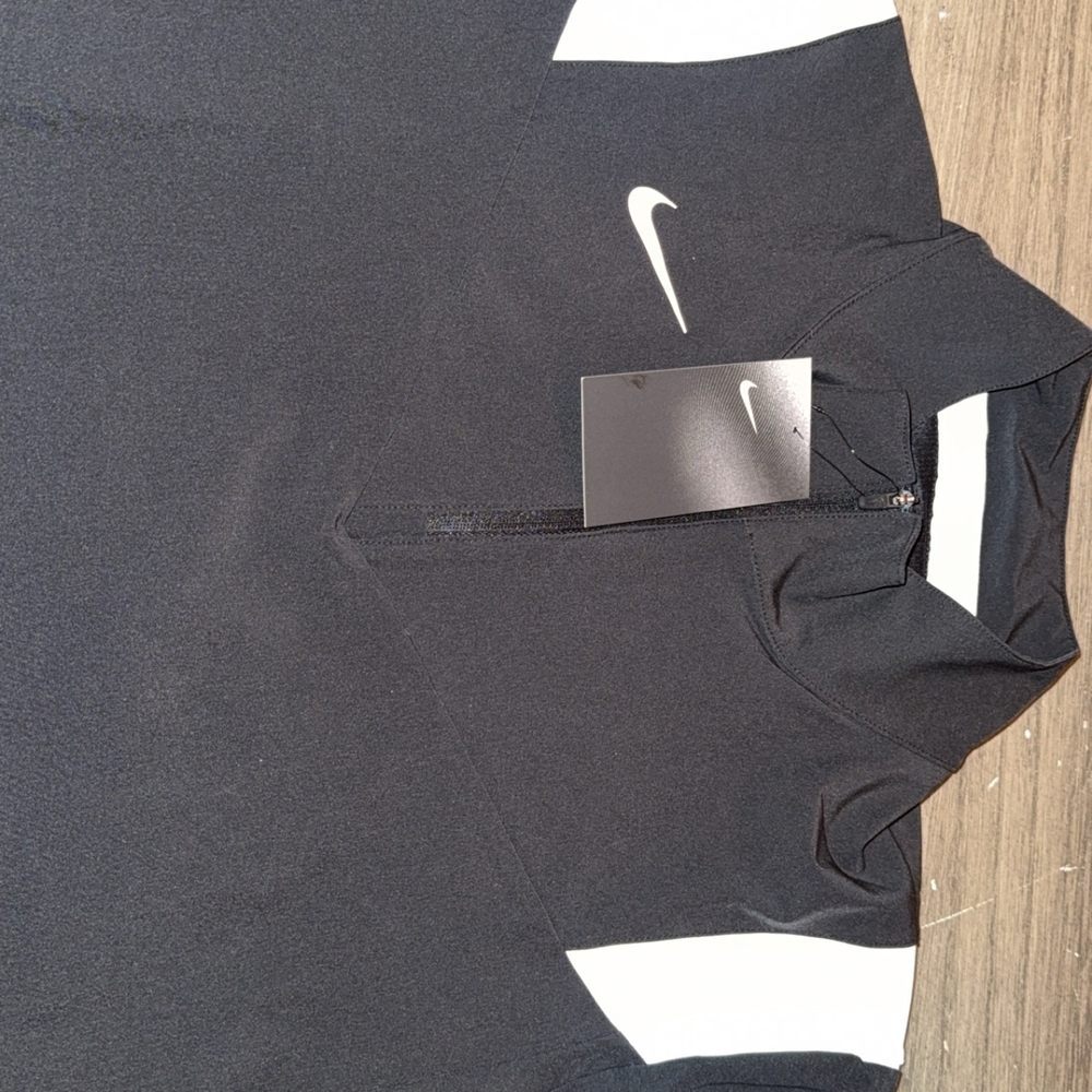 Nike Black and White Men's Shirt